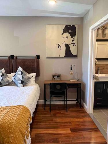 402 Stylish luxe Apt at center city self check-in photo 1