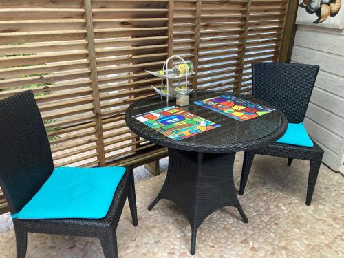 Les pieds dans l'eau face au lagon - Le Bel Instant Les pieds dans l'eau face au lagon - Le Bel Instant