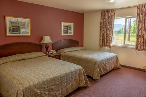2 queen beds