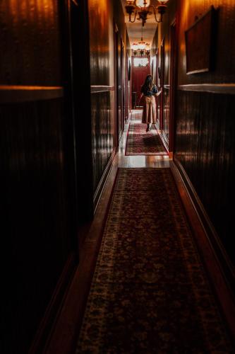White House Hotel - image 2