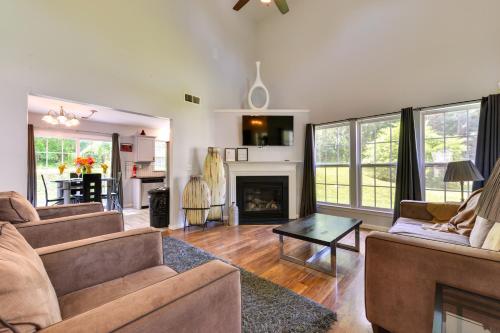 Charlotte Home about 9 Mi to Bank of America Stadium!