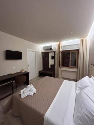 Large Double Room image 8