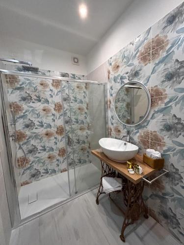 Large Double Room image 3