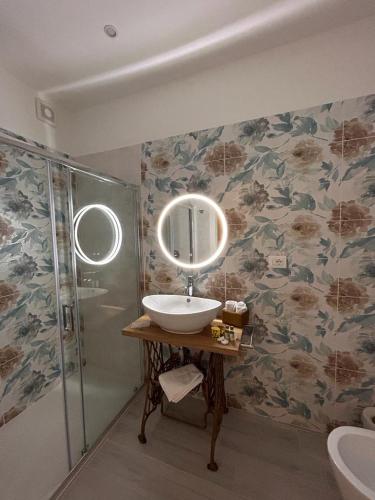Large Double Room image 1