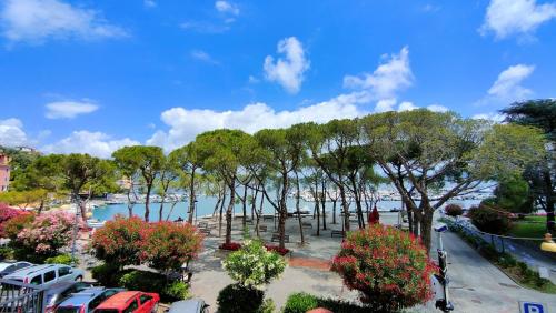 UN BALCONE IN PINETA