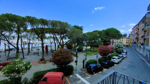 UN BALCONE IN PINETA