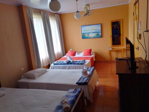 Quadruple Room image 10