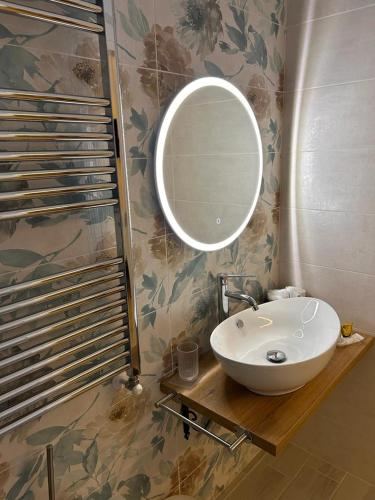 Double Room with Balcony image 10