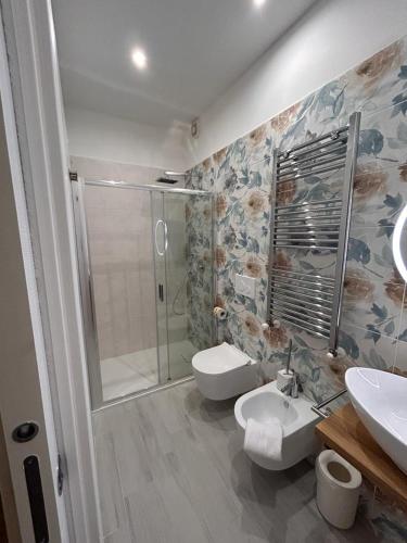 Double Room with Balcony image 9