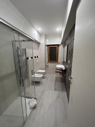 Queen Room with Balcony image 9