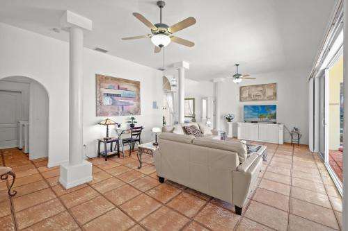 Quiet and relaxing waterfront paradise with direct access to the Gulf of Mexico, Villa Just for Sun thumb 4