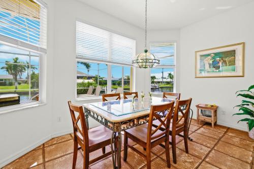 Quiet and relaxing waterfront paradise with direct access to the Gulf of Mexico Villa Just for Sun - image 2