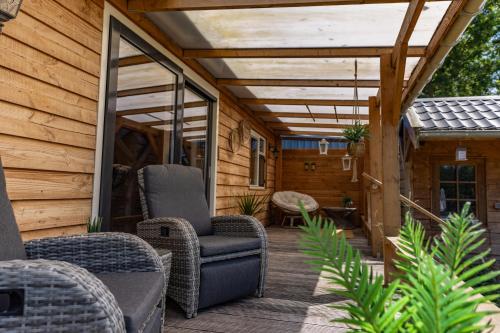 Gezellig ruim landelijk huisje aan het water in Spijkenisse