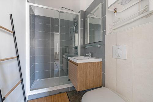 Bathroom, Le Pied a Terre d'Ernest, Terrasse-Calme-Cosy in Limoges