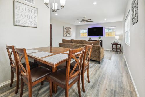 Spacious San Antonio Retreat with Private Patio! near พิพิธภัณฑ์ศิลปะแมกเนย์