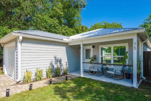 San Sebastiáns Hideaway - Modern with Group Friendly Amenities just minutes from Downtown and St Augustine Beach in St. Augustine, USA