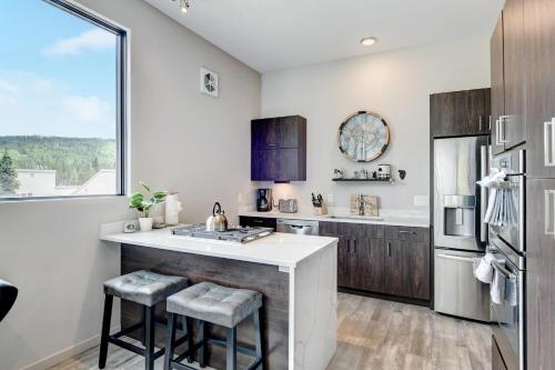 New Ski In Out Luxury Loft #201 With Hot Tub, Gym & Great Views - 500 Dollars Of FREE Activities & Equipment Rentals Daily in Winter Park, USA