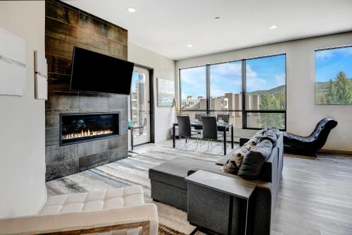 New Ski In Out Luxury Loft #201 With Hot Tub, Gym & Great Views - 500 Dollars Of FREE Activities & Equipment Rentals Daily in Winter Park, USA