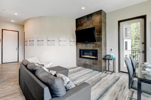 New Ski In Out Luxury Loft #201 With Hot Tub, Gym & Great Views - 500 Dollars Of FREE Activities & Equipment Rentals Daily in Winter Park, USA