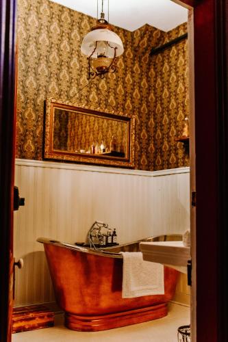 White House Hotel - image 9