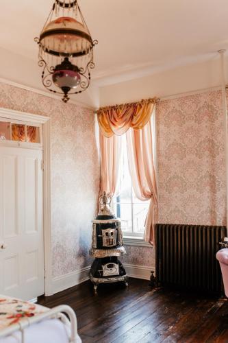 White House Hotel - image 3