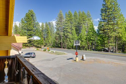 Pinecrest Dodge Ridge Cabin Shared Outdoor Space