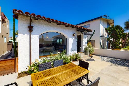 Belmont Shore Stunner in Long Beach, USA