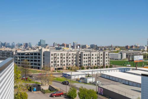 Luxury Townhome Skyline Views Mins To DT