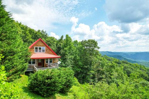 Warm and Cozy Cabin with Deck on Top of the Blue Ridge in Fancy Gap, USA