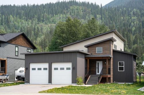 Mountain Dreams - Revelstoke Home Near RMR