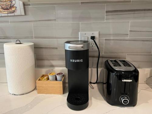 308 Cozy and warm King Bed APT in center city thumb 4