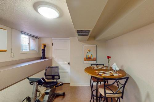 Elati Guesthouse in Lincoln Park