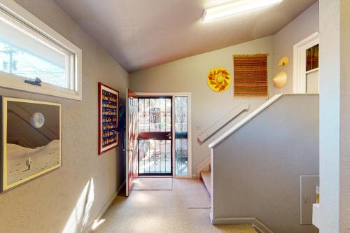 Elati Guesthouse in Lincoln Park