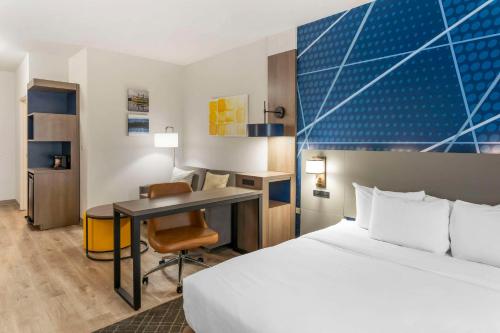 Comfort Suites Elgin - image 11