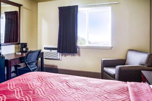 Econo Lodge Newport - image 6