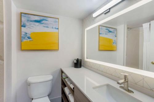 Comfort Inn & Suites - image 6