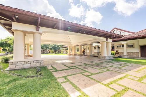 Luxury Kona Mansion - Infinity Pool & Epic Views