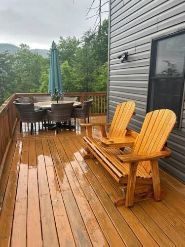 Above It All Hot Tub Views Rumbling Bald Sleeps 11 in Lake Lure, USA
