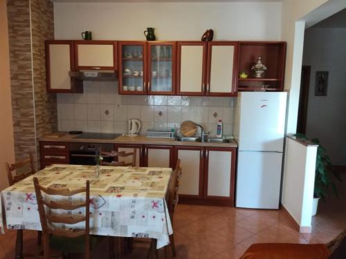 Apartment Kukljica 8237b - image 2