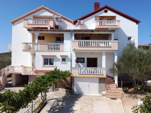  Apartments with a parking space Kukljica, Ugljan - 8237 in Kukljica