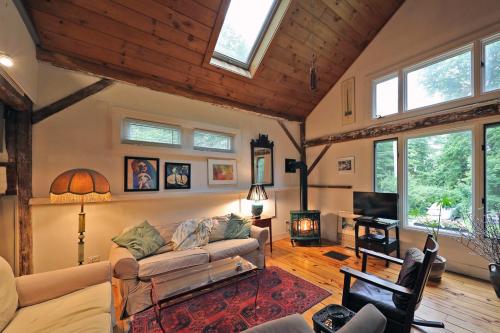 Berkshire Retreat- A stone's throw to downtown Lenox in Stockbridge