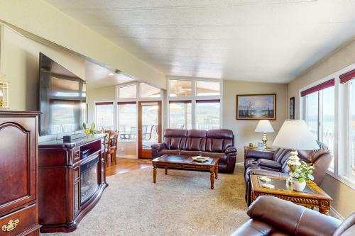 Family Friendly! Angler's Paradise in Seven Bays in Davenport (WA)