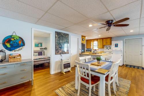 The Fishing Hole in Боуі