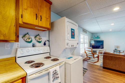 The Fishing Hole in Боуі