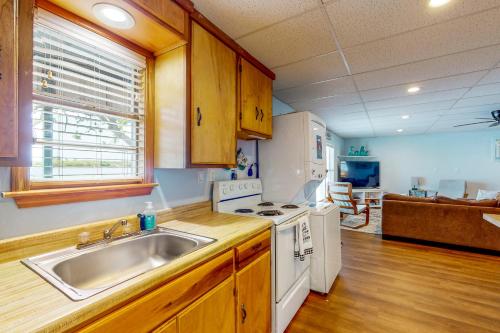 The Fishing Hole in Боуі