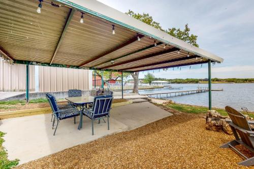 The Fishing Hole in Боуі