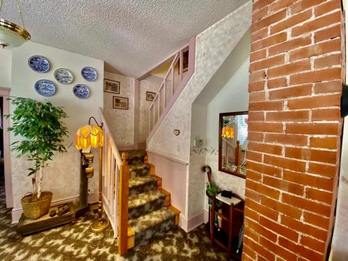 Holden House 1902 Bed & Breakfast Inn – Colorado Springs, CO