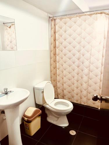 Bathroom, Hospedaje Napoles in Trujillo