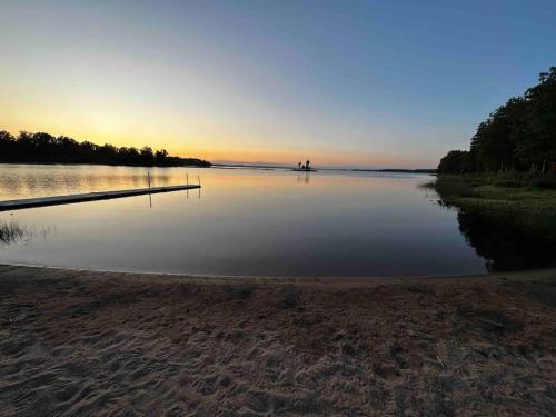 2 hus 240kvm med bastu, max 12 personer in แวร์นามู