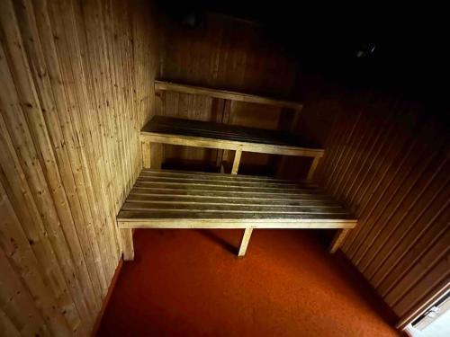 2 hus 240kvm med bastu, max 12 personer in แวร์นามู